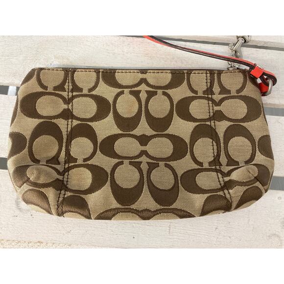 COACH SMALL SIGNATURE PRINT CANVAS, ORANGE TRIM WRISTLET. - Picture 3 of 11